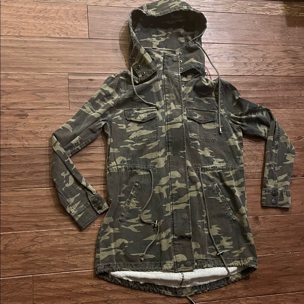 Ellison Jacket with Detachable Hood in Camo Size S